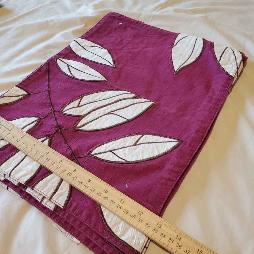 Crate & Barrel Fuchsia Leaves Placemats Set of 4 Magenta White Cotton 14x19